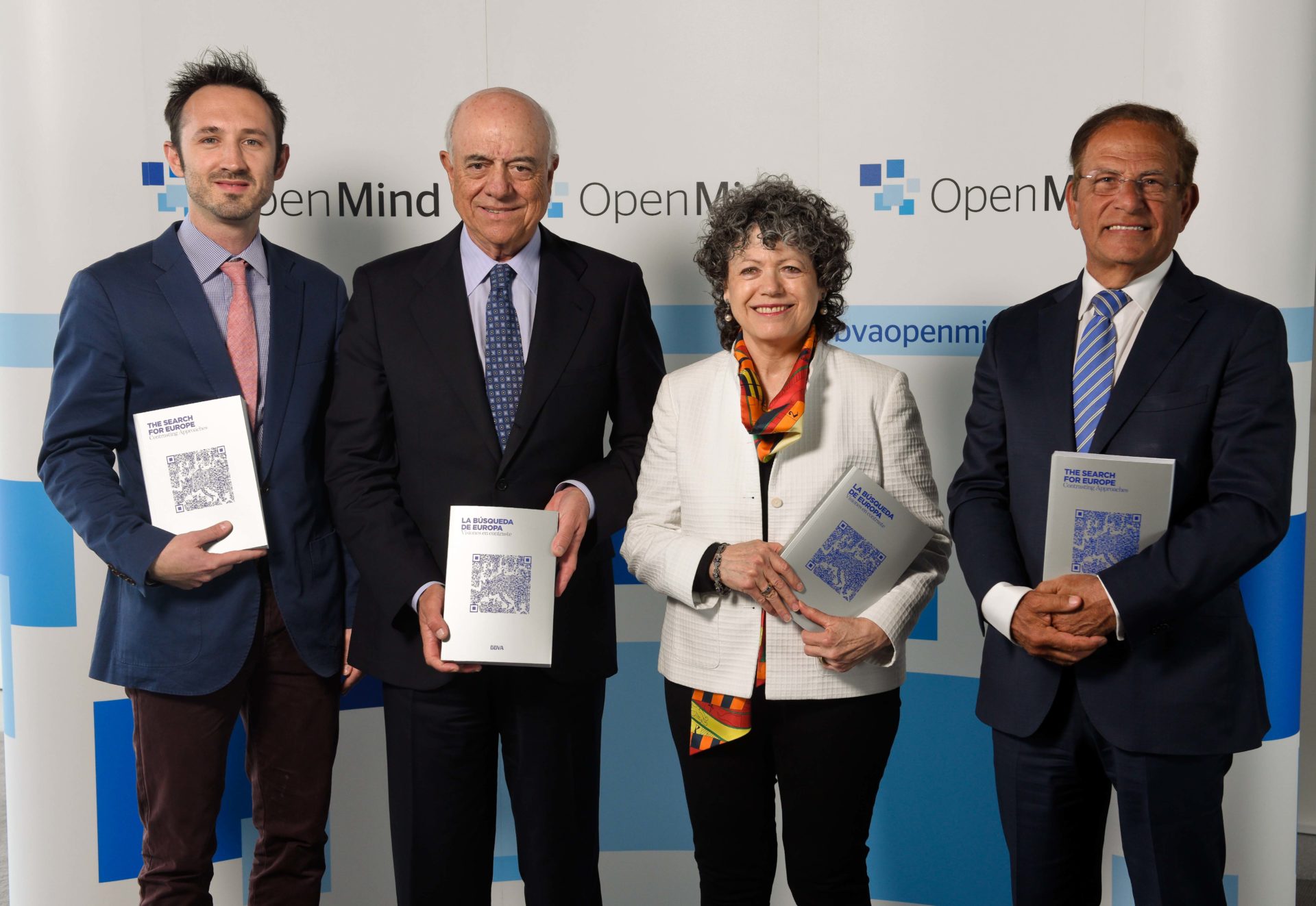 Fotografía de Christopher Bickerton; Francisco González, presidente de BBVA; Vivien Ann Schmidt y Bichara Khader, autores del libro de OpenMind