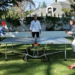 conchita-martinez-y-garbine-muguruza-juegan-al-tenis-de-mesa-en-mi-casa-es-la-tuya-bbva