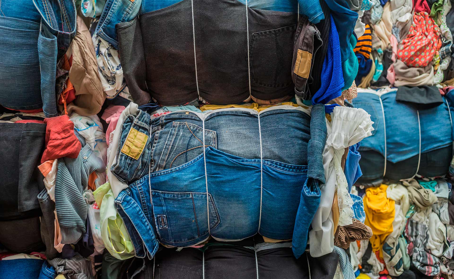 Humana consigue reciclar o reutilizar el 90% de la ropa usada recuperada