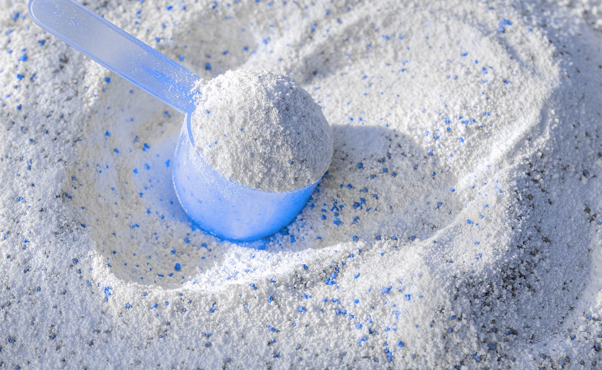 Cuáles son las diferencias entre el detergente líquido y en polvo?