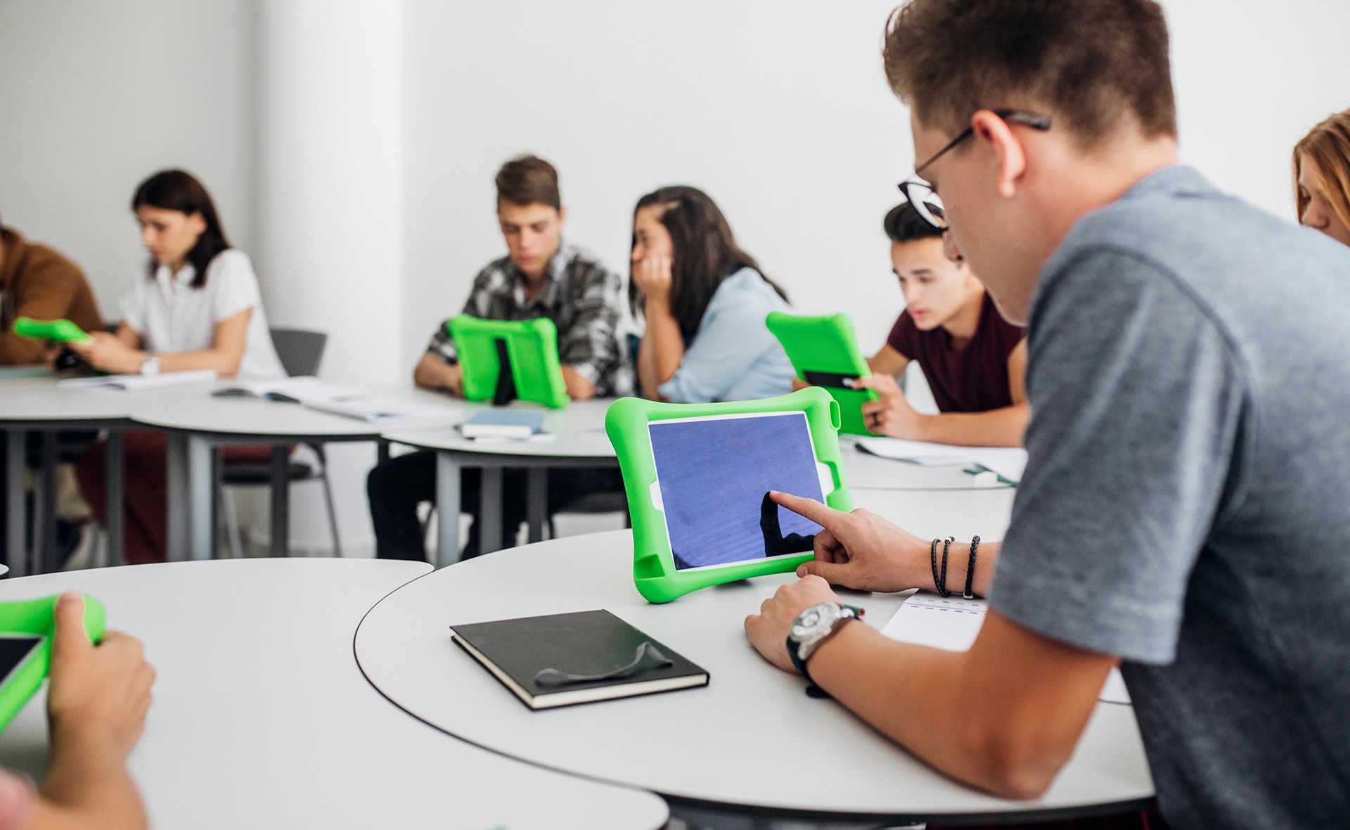 BBVA y FAD formarán en competencias digitales a personas de la comunidad educativa en