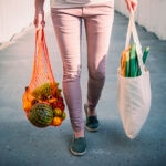 Unidos por una cesta de la compra más sostenible y sabrosa: qué son los grupos de consumo