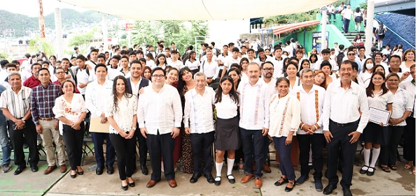 Entrega en la escuela Cobach